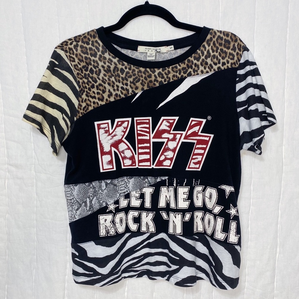 Alice + Olivia Kiss Patchwork Graphic Tee - Picture 9 of 14